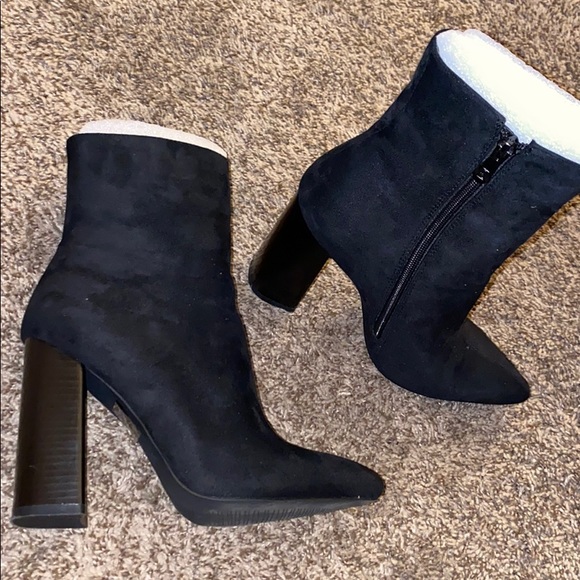 Pointed Sock Boot in Black - Picture 2 of 7